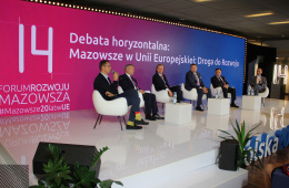 Uczestnicy debaty na na 14. Forum Rozwoju Mazowsza