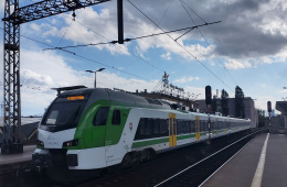 pociąg Kolei Mazowieckich